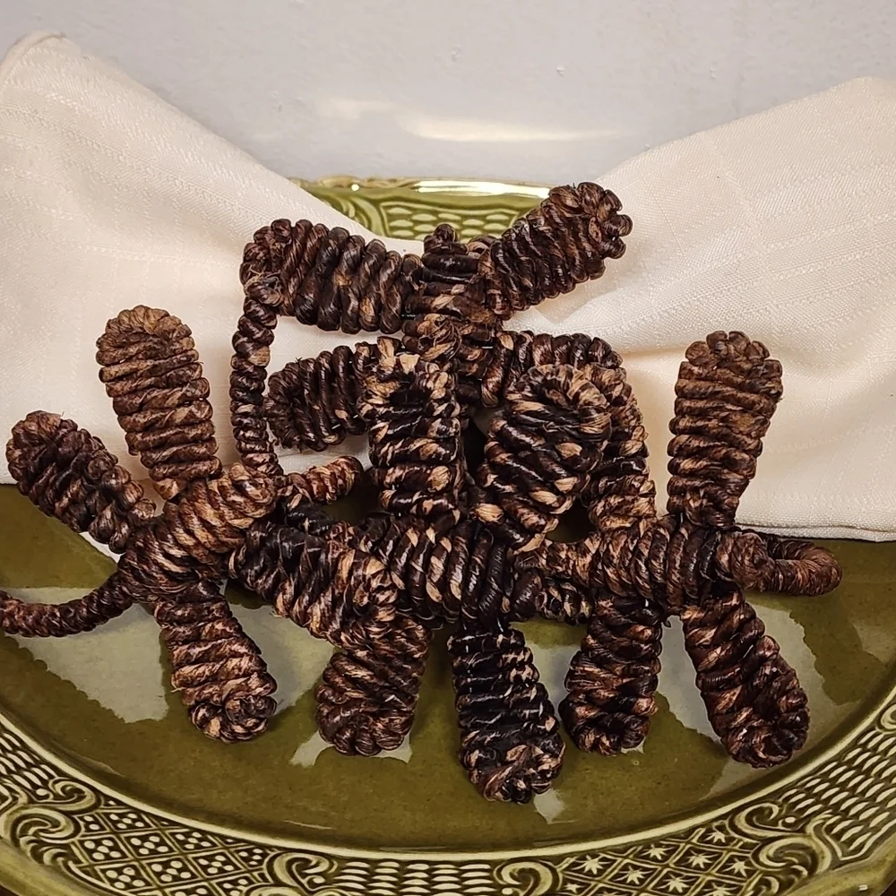 Set of 4 Wicker Rattan Woven Napkin Rings Brown 3
